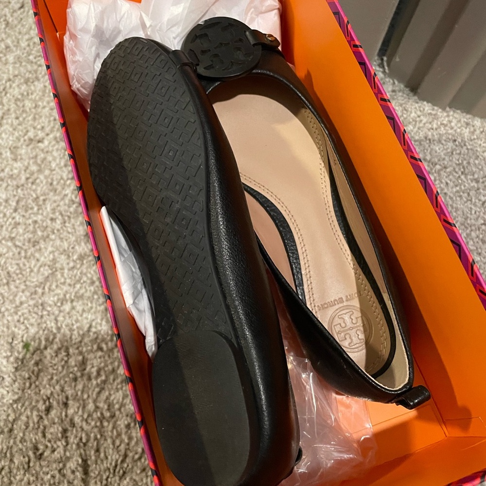 NEW IN BOX TORY BURCH FLATS